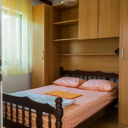 Apartment Vjera *